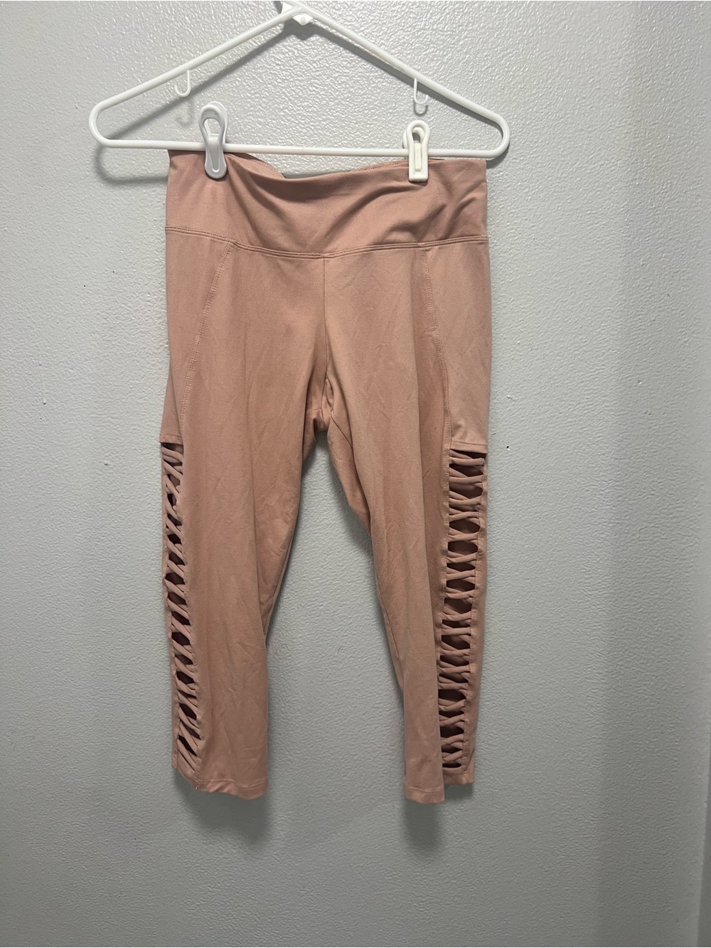 Betsey Johnson Performance Pink Lattice Side Capri Leggings Size Medium